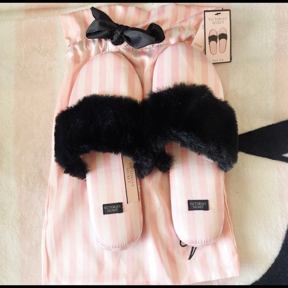 ‼️SOLD‼️ VS Robe &Slippers bundle - Picture 5 of 8